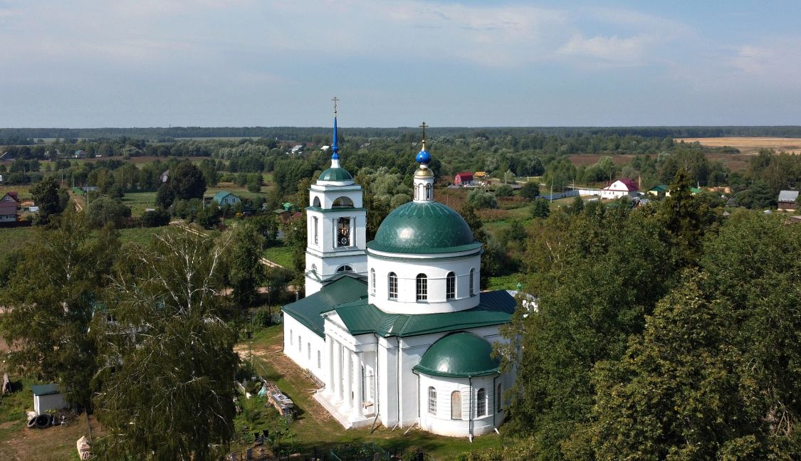 Церковь Троицы Живоначальной, Крутец (Конаковский район, Тверская область). общий вид в ландшафте