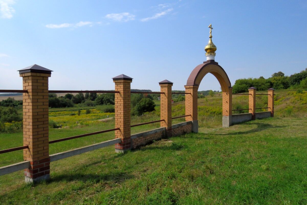Церковь Казанской иконы Божией Матери, Паслово (Орловский район, Орловская область). дополнительная информация, Ограда