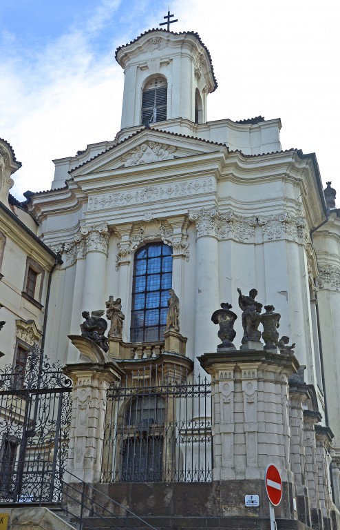 Прага. Кафедральный собор Кирилла  и Мефодия. фасады