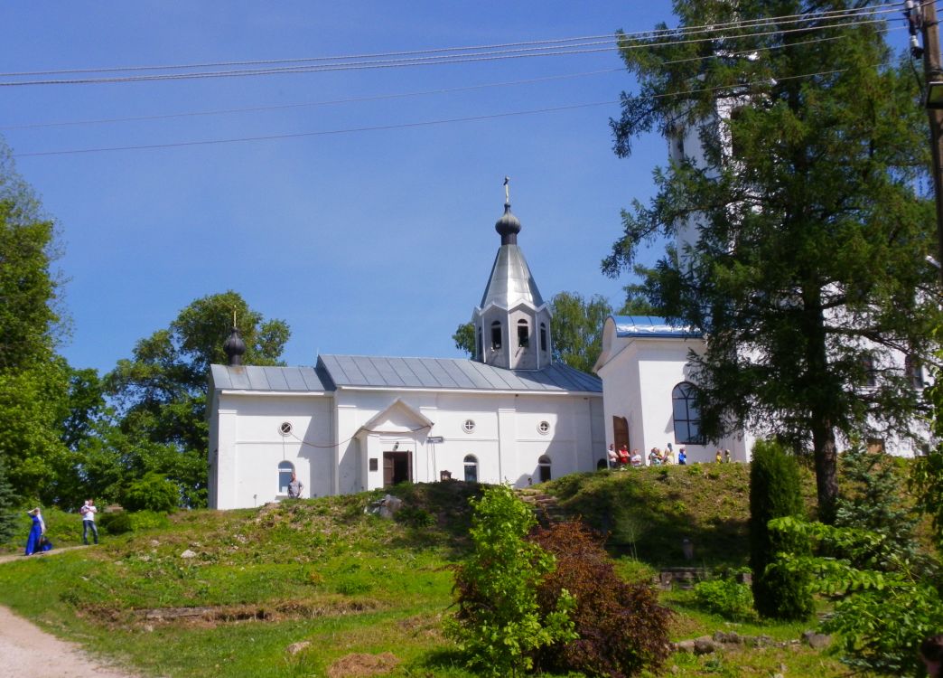 Череменец. Иоанно-Богословский Череменецкий мужской монастырь. Церковь Спаса Преображения. фасады