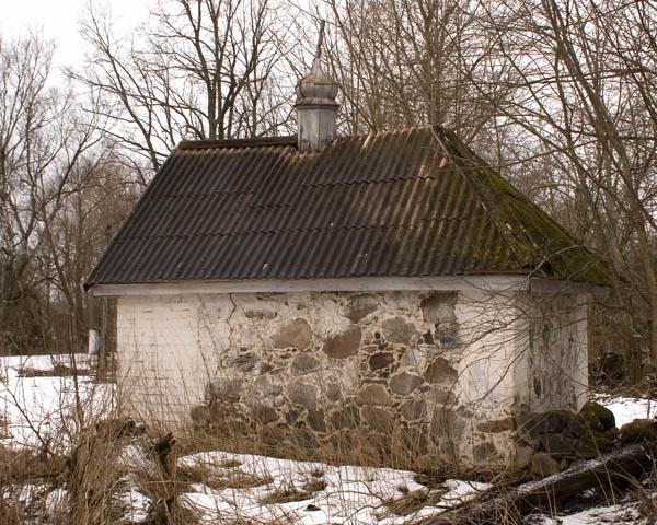 Церковь Покрова Пресвятой Богородицы, Павы (Порховский район, Псковская область). дополнительная информация, Часовня. Вид с юга.