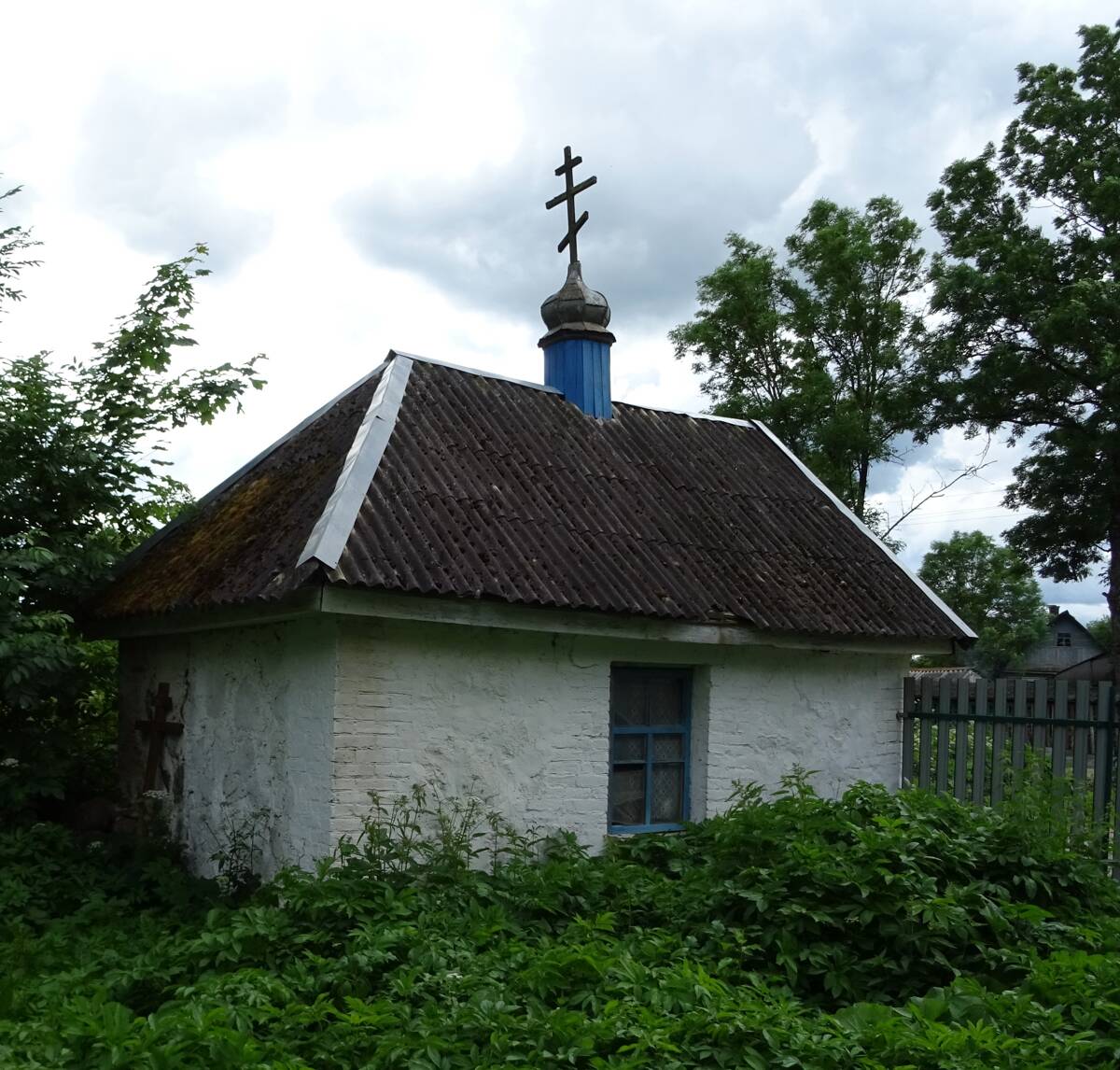 Церковь Покрова Пресвятой Богородицы, Павы (Порховский район, Псковская область). дополнительная информация, Церковь Покрова Пресвятой Богородицы. Часовня.