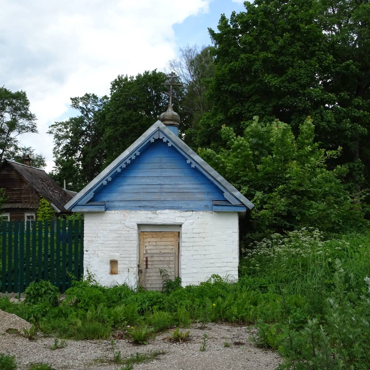 Церковь Покрова Пресвятой Богородицы, Павы (Порховский район, Псковская область). дополнительная информация, Церковь Покрова Пресвятой Богородицы. Часовня