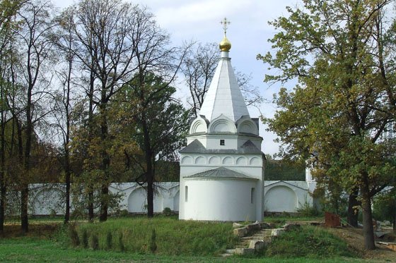 Дзержинский. Николо-Угрешский монастырь. Церковь Страстей Господних. фасады, Вид с восточной стороны