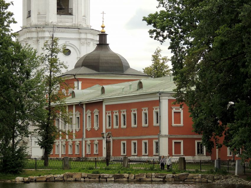 Дзержинский. Николо-Угрешский монастырь. Церковь Успения Пресвятой Богородицы. фасады