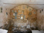 Часовня Николая Чудотворца, стена с двумя вмурованными древними крестами<br>, Коломно, Печорский район, Псковская область