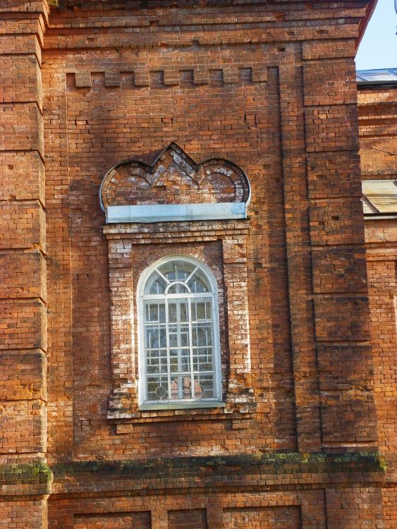 Церковь Александра Невского, Окуловка (Окуловский район, Новгородская область). архитектурные детали, Оконный наличник