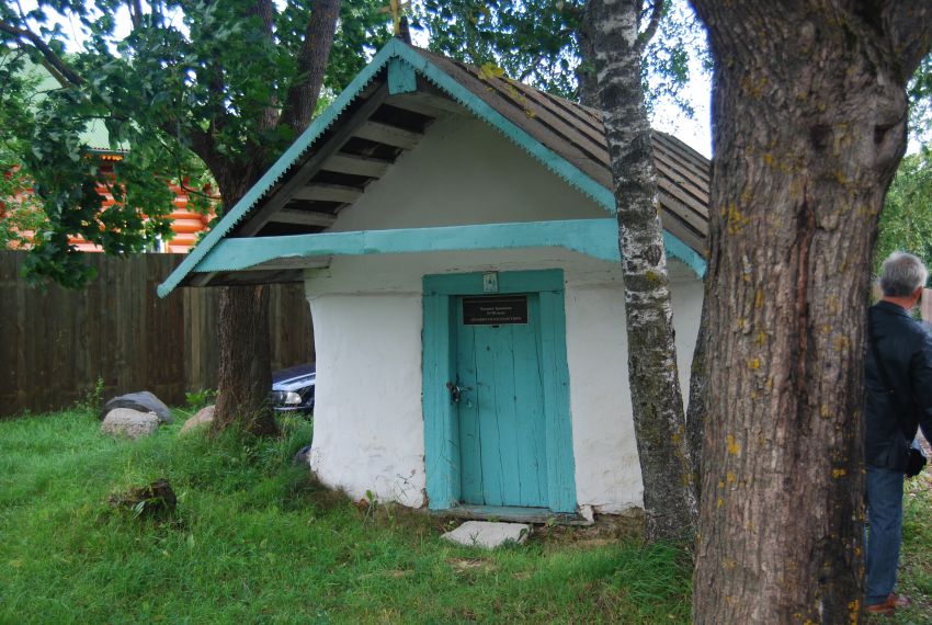 Часовня Троицы Живоначальной, Изборск (Печорский район, Псковская область). фасады