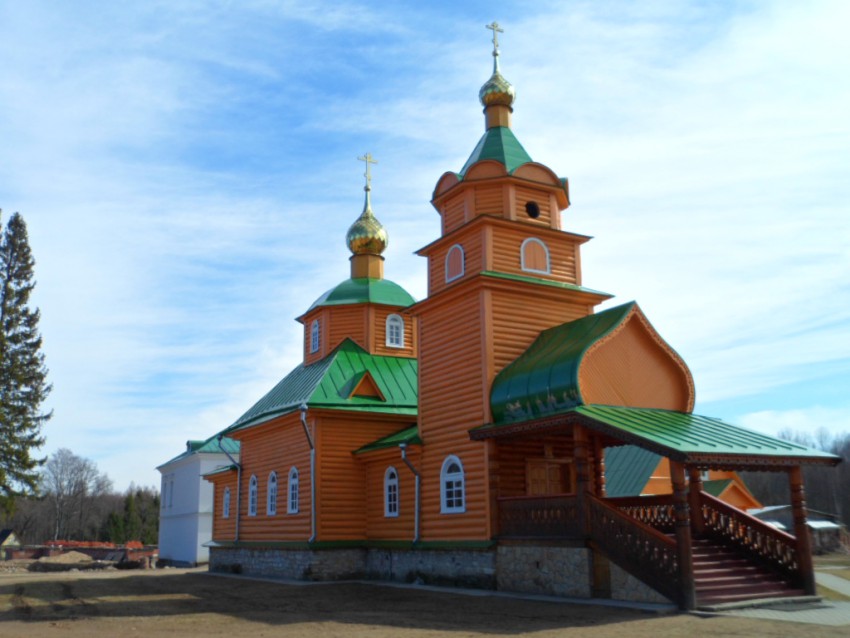 Благовещения Пресвятой Богородицы Никандрова пустынь. Церковь Николая и Александры, царственных страстотерпцев, Никандрова пустынь (Порховский район, Псковская область). фасады