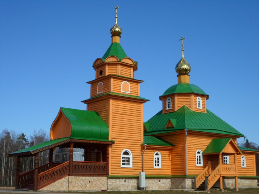 Благовещения Пресвятой Богородицы Никандрова пустынь. Церковь Николая и Александры, царственных страстотерпцев, Никандрова пустынь (Порховский район, Псковская область). фасады