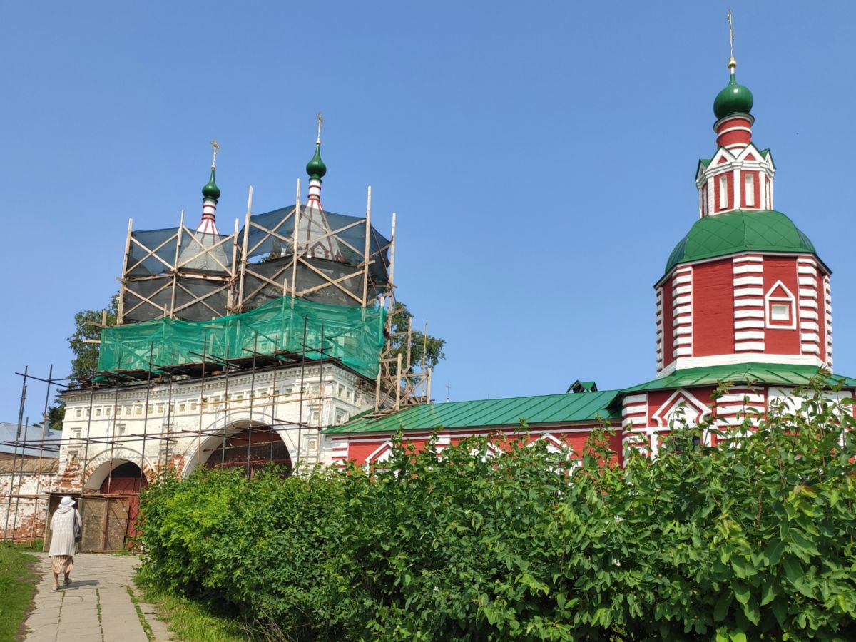 Суздаль. Ризоположенский монастырь. Неизвестная часовня. документальные фотографии