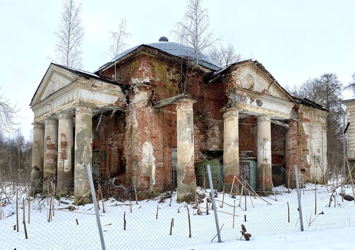 Вид с юго-запада, фасады. Церковь Спаса Всемилостивого, Волышово (Порховский район, Псковская область)