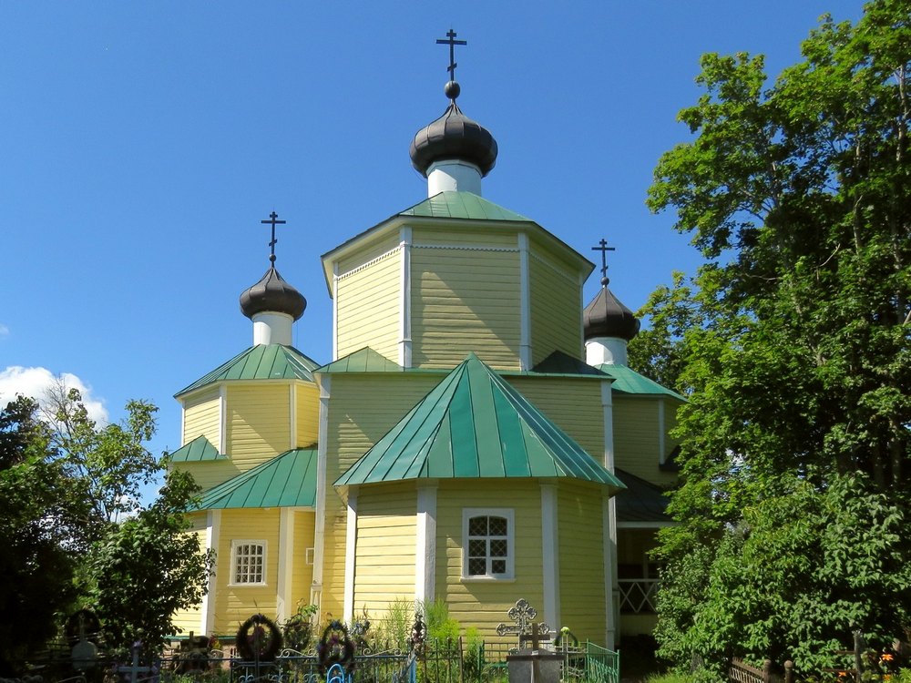 Теребени. Церковь Воскресения Словущего. фасады