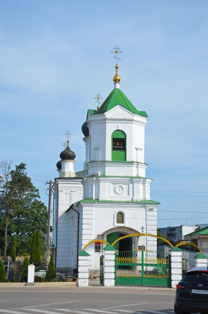Кафедральный собор Троицы Живоначальной, Невель (Невельский район, Псковская область). фасады