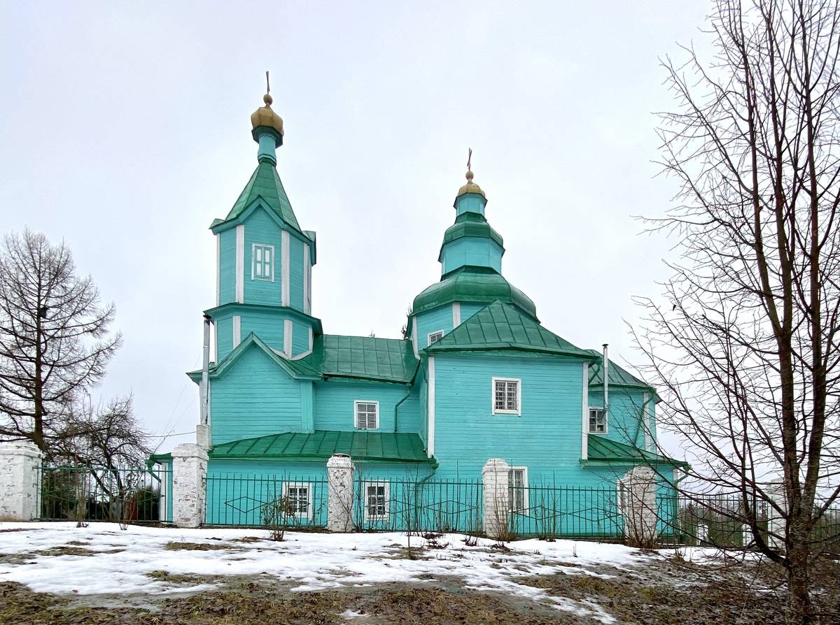 Вид с юга, фасады. Церковь Сошествия Святого Духа, Плиссы (Невельский район, Псковская область)