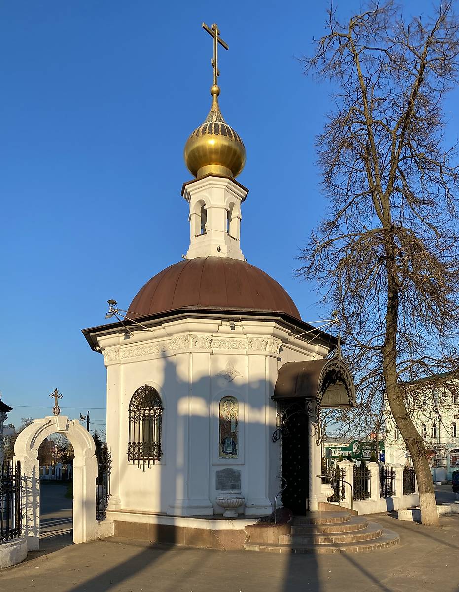 Вид от моста, фасады. Часовня Всех Святых при соборе Богоявления Господня, Орёл (Орёл, город, Орловская область)
