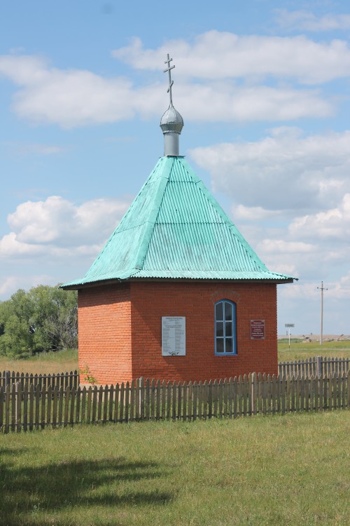 Часовня Покрова Пресвятой Богородицы, Судбищи (Новодеревеньковский район, Орловская область). общий вид в ландшафте