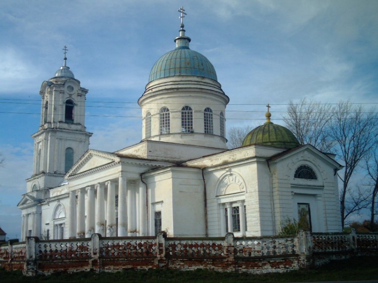 Красный Бор. Церковь Троицы Живоначальной. фасады, Вид с юго-восточной стороны