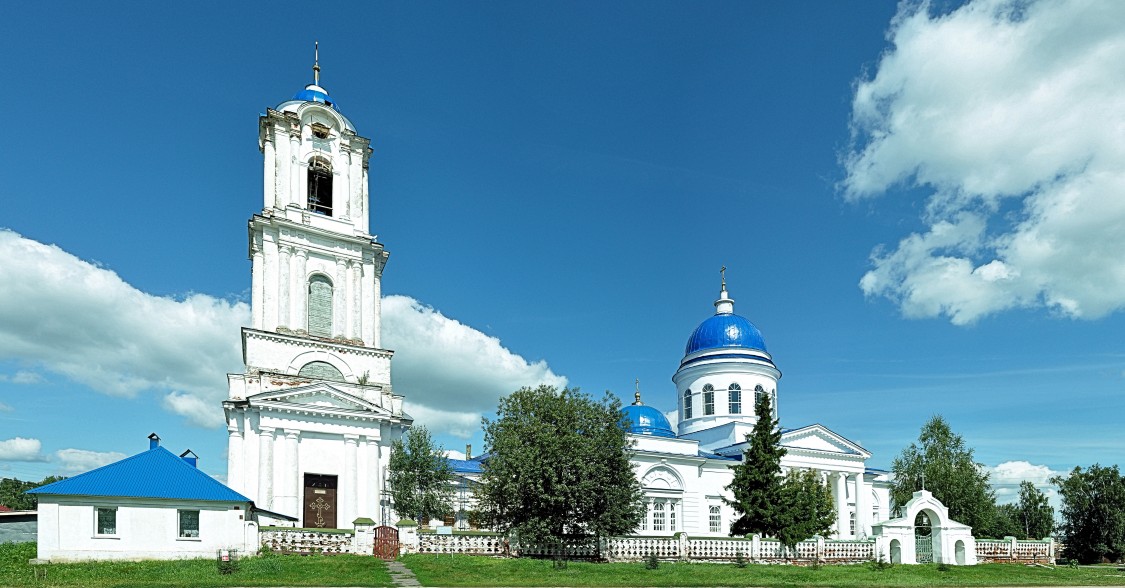 Красный Бор. Церковь Троицы Живоначальной. фасады