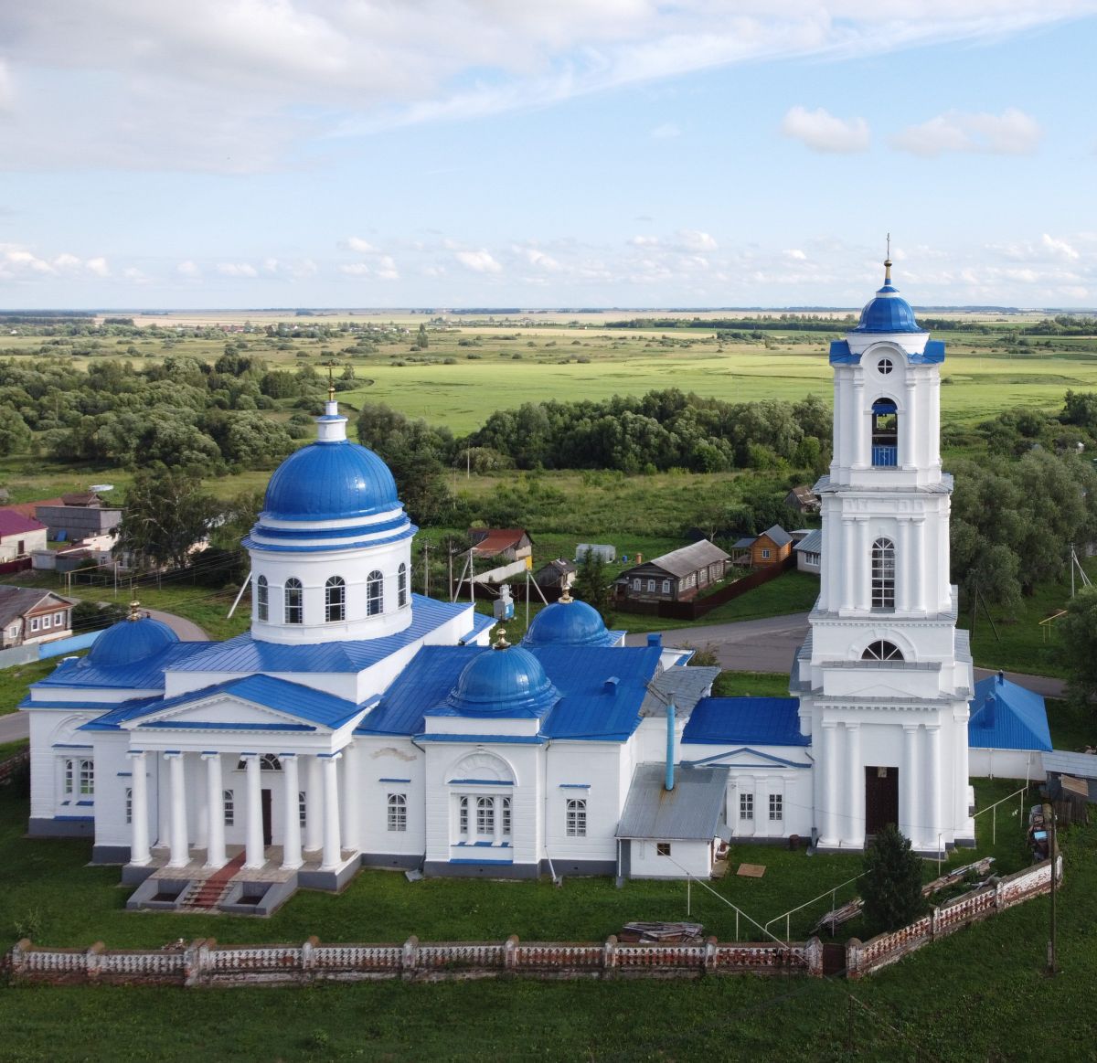 Церковь Троицы Живоначальной, Красный Бор (Шатковский район, Нижегородская область). фасады