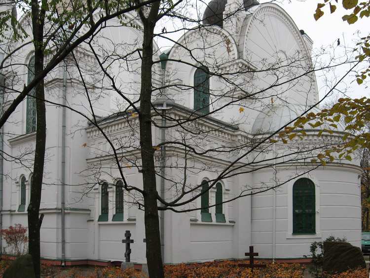 Церковь Усекновения главы Иоанна Предтечи на Ивановском кладбище, Рига (Рига, город, Латвия). архитектурные детали, Вид со стороны кладбища