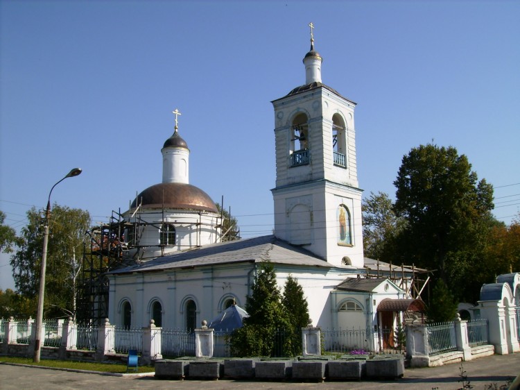 Церковь Тихвинской иконы Божией Матери в Среднем, Ступино (Ступинский городской округ, Московская область). общий вид в ландшафте