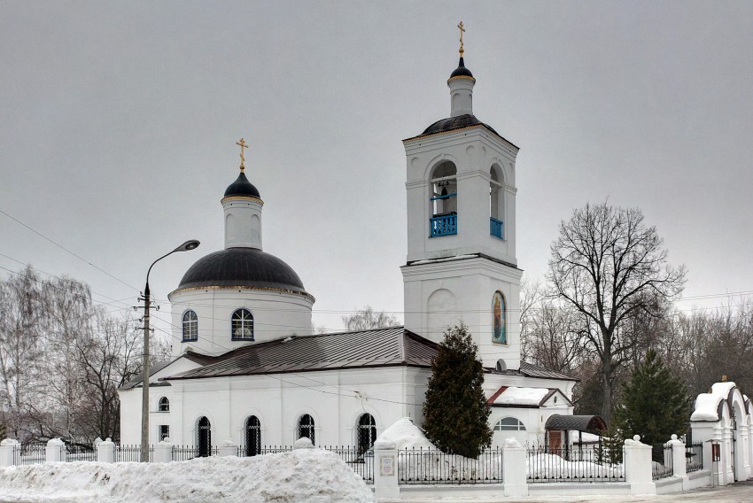 Церковь Тихвинской иконы Божией Матери в Среднем, Ступино (Ступинский городской округ, Московская область). общий вид в ландшафте