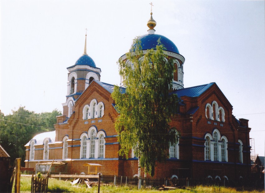 Стружаны. Церковь Успения Пресвятой Богородицы. фасады