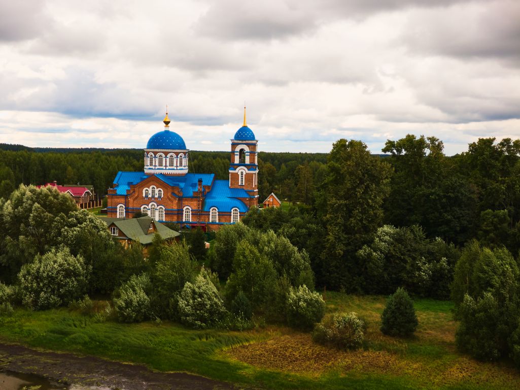 Церковь Успения Пресвятой Богородицы, Стружаны (Клепиковский район, Рязанская область). общий вид в ландшафте