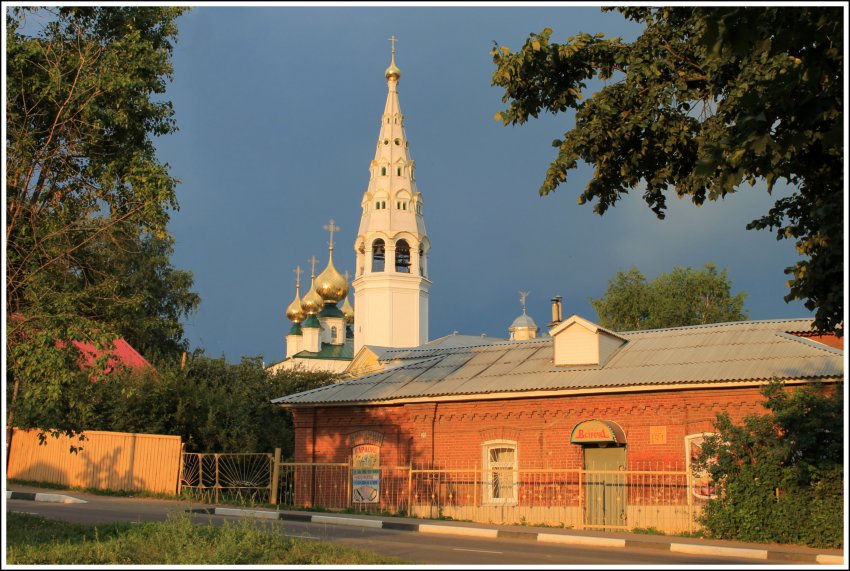 Приволжск. Никольский женский монастырь. общий вид в ландшафте