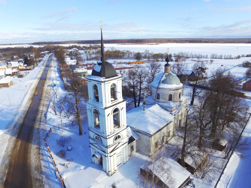 Церковь Богоявления Господня (Симеона Столпника), Большое Семёновское (Талдомский городской округ и г. Дубна, Московская область). общий вид в ландшафте, Вид с юго-запада, фото с квадрокоптера