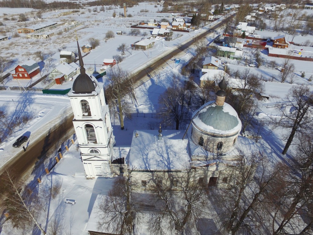 Церковь Богоявления Господня (Симеона Столпника), Большое Семёновское (Талдомский городской округ и г. Дубна, Московская область). общий вид в ландшафте, Вид с юга, фото с квадрокоптера