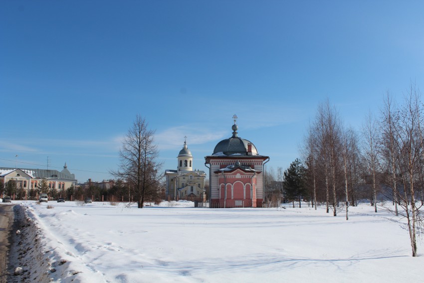 Часовня Николая  Вологодского (Рынина), Вологда (Вологда, город, Вологодская область). общий вид в ландшафте, Вид с запада: слева - Рождественский собор, справа - часовня Николая (Рынина)