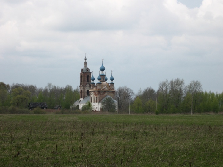 Церковь Смоленской иконы Божией Матери, Фёдоровское (Ярославский район, Ярославская область). общий вид в ландшафте