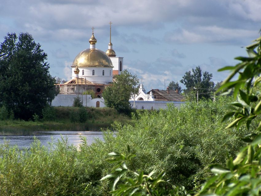 Остров. Симанский Спасо-Казанский монастырь. фасады, Снято в августе 2009 года