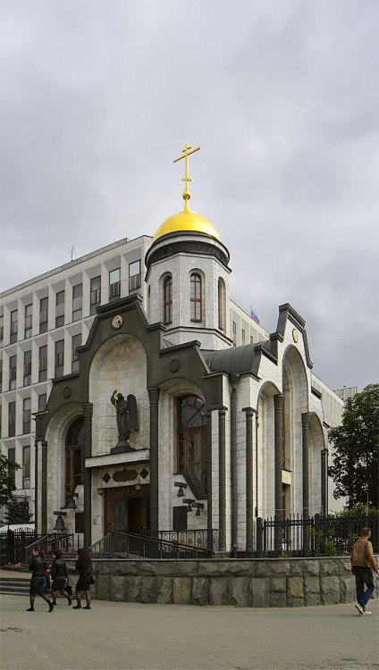 Церковь Казанской иконы Божией Матери на Калужской площади, Якиманка (Центральный административный округ (ЦАО), г. Москва). общий вид в ландшафте