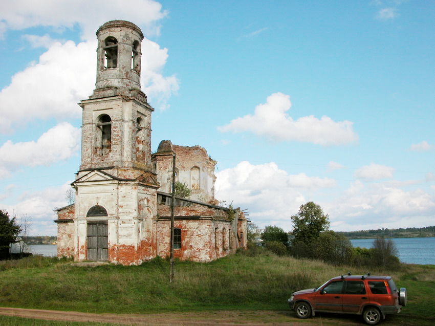 Новинка (Стерженский погост). Церковь Петра и Павла. фасады