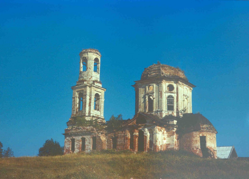 Новинка (Стерженский погост). Церковь Петра и Павла. фасады, фото 1995