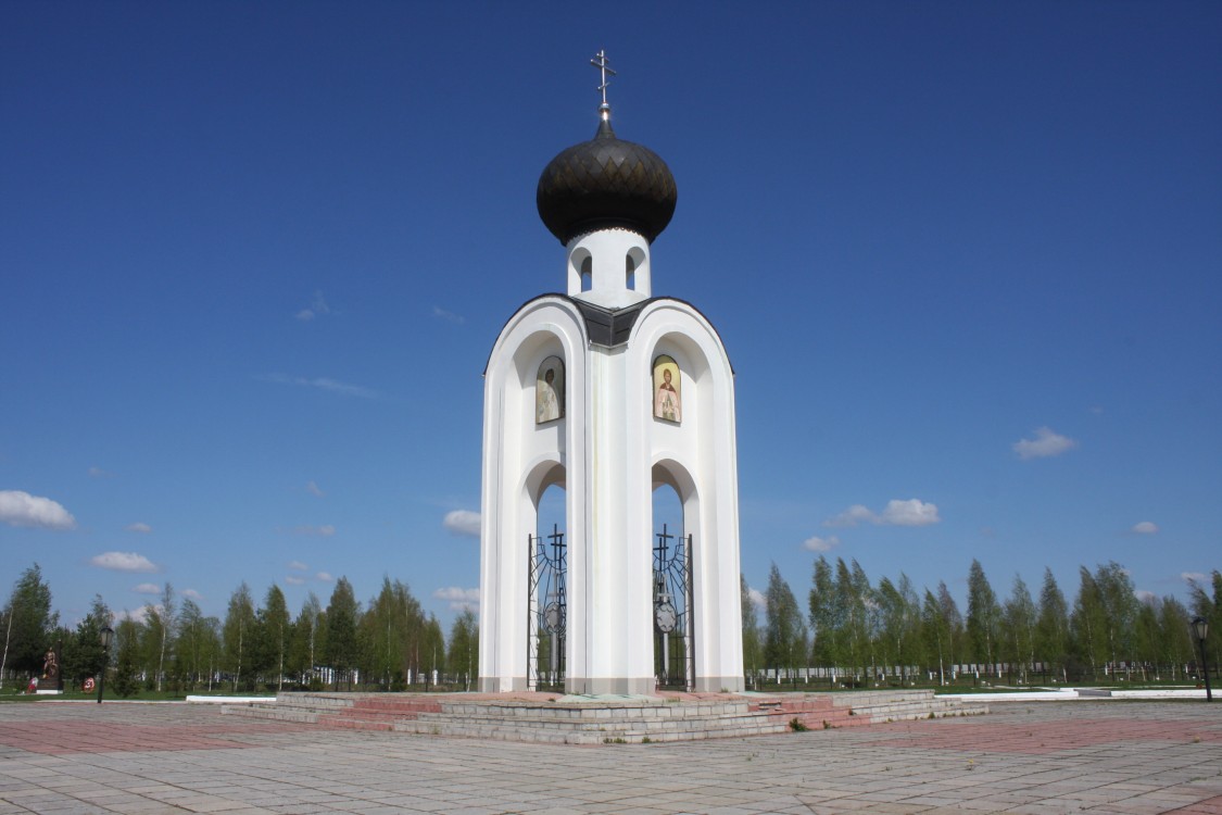 Часовня Александра Невского на мемориальном кладбище, Ржев (Ржевский район и г. Ржев, Тверская область). общий вид в ландшафте