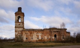 Менюша. Церковь Троицы Живоначальной