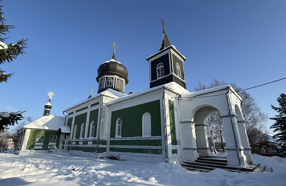 Вид с запада, фасады. Церковь Трех Святителей, Велиж (Велижский район, Смоленская область)