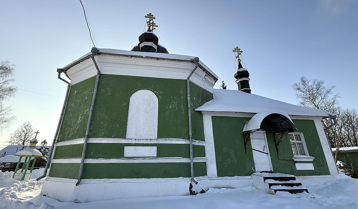 Вид с северо-востока, фасады. Церковь Трех Святителей, Велиж (Велижский район, Смоленская область)