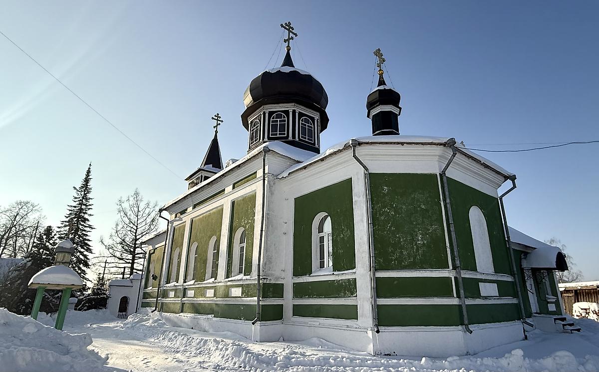 Вид с востока, фасады. Церковь Трех Святителей, Велиж (Велижский район, Смоленская область)