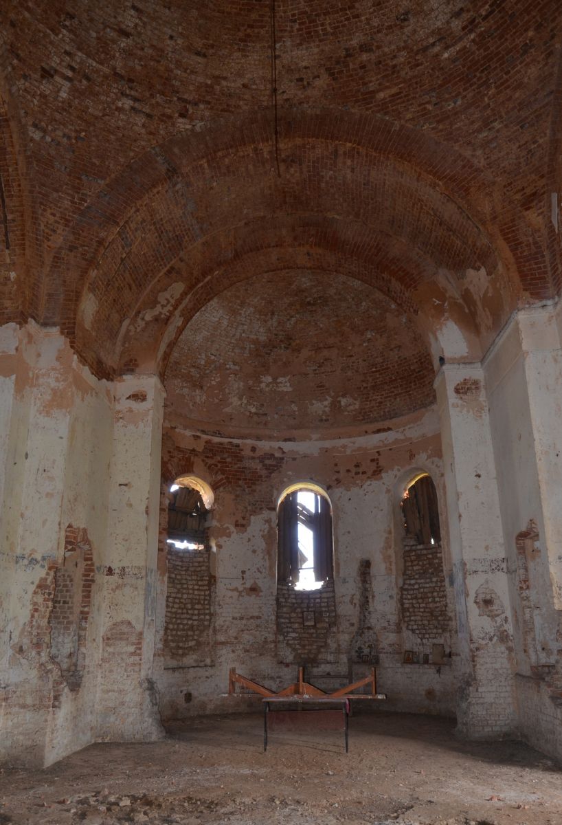 Церковь Михаила Архангела, Новомихайловка (Корсаковский район, Орловская область). интерьер и убранство, Вид на алтарь