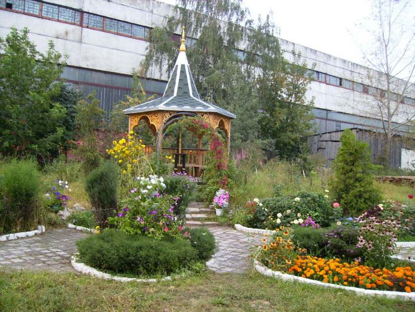 Троицкий мужской монастырь, Рязань (Рязань, город, Рязанская область). дополнительная информация, Монастырский садик.