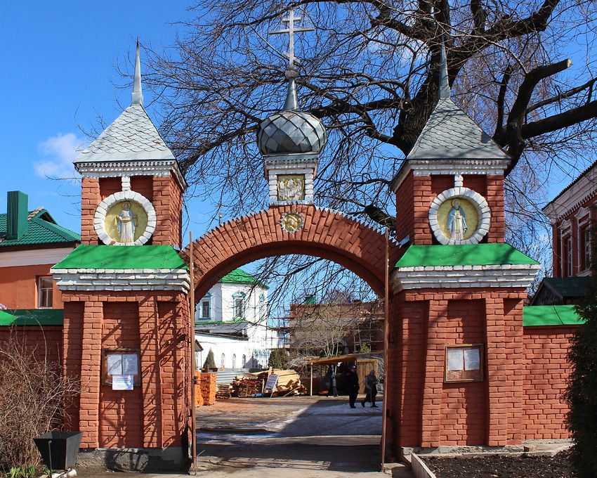 Рязань. Троицкий мужской монастырь. архитектурные детали, Ворота монастыря