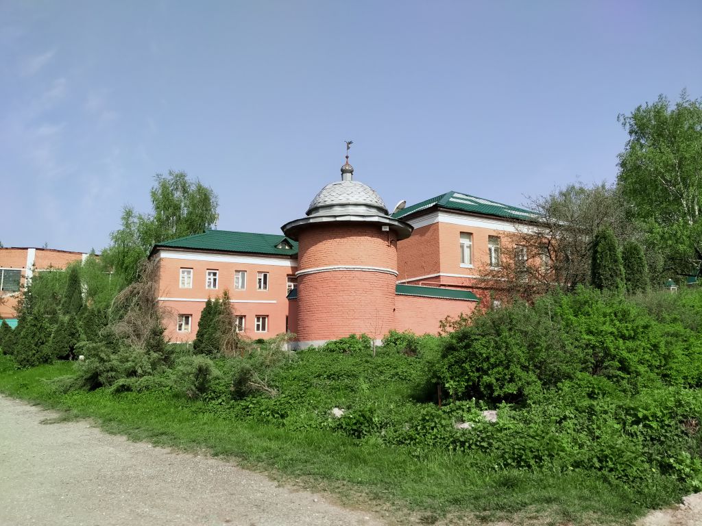 Рязань. Троицкий мужской монастырь. , территория монастыря (вид от ворот)