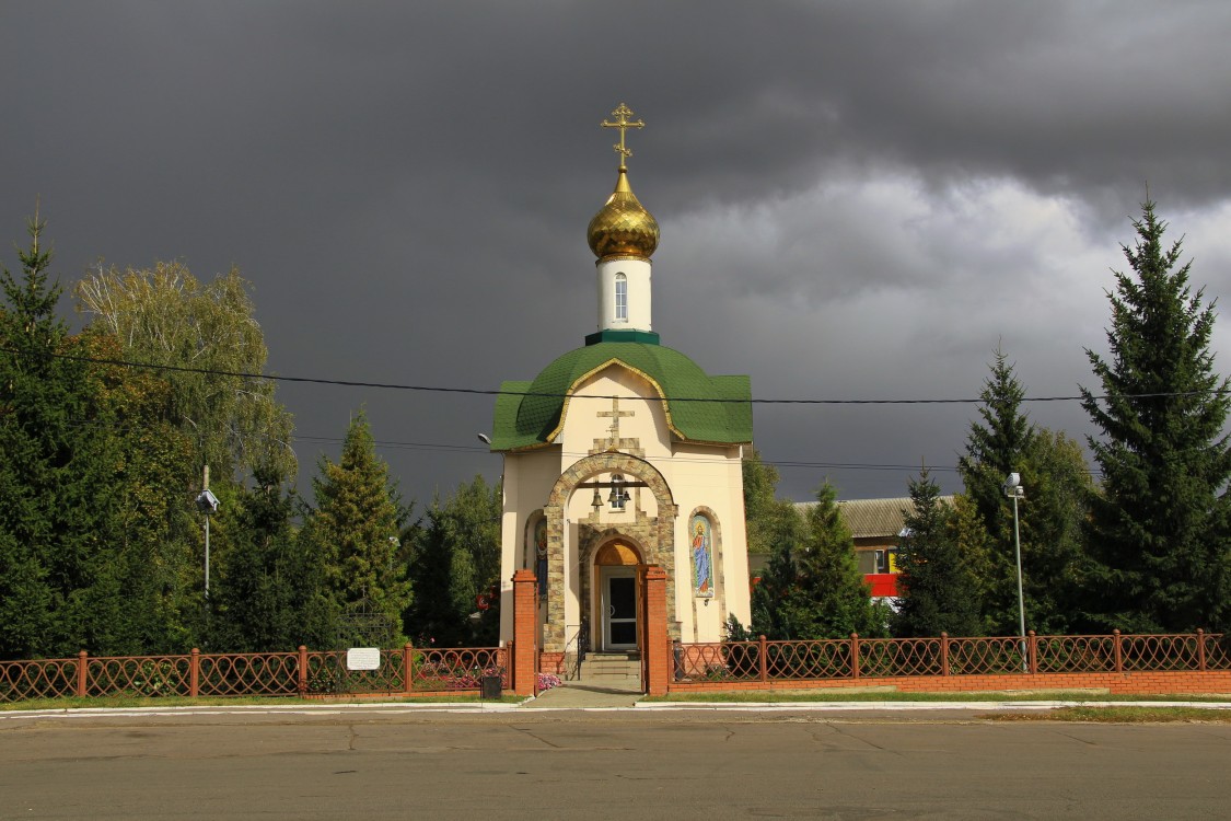 Богородицк. Часовня Покрова Пресвятой Богородицы. общий вид в ландшафте