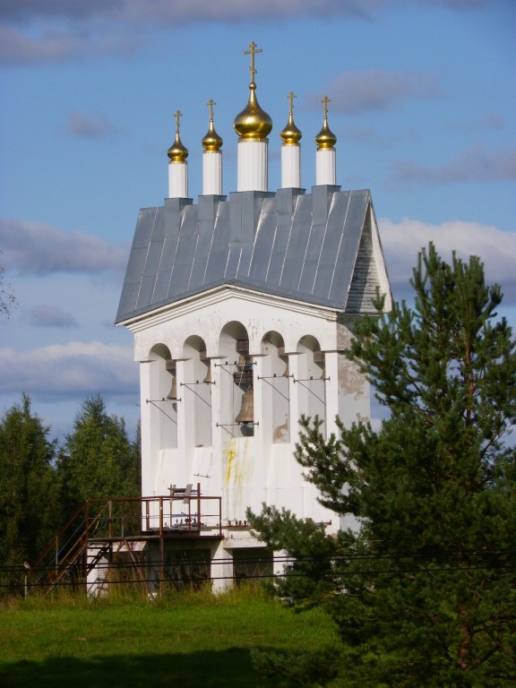 Церковь Николая Чудотворца, Дудачкино (Волховский район, Ленинградская область). фасады, Звонница женского Никольского монастыря