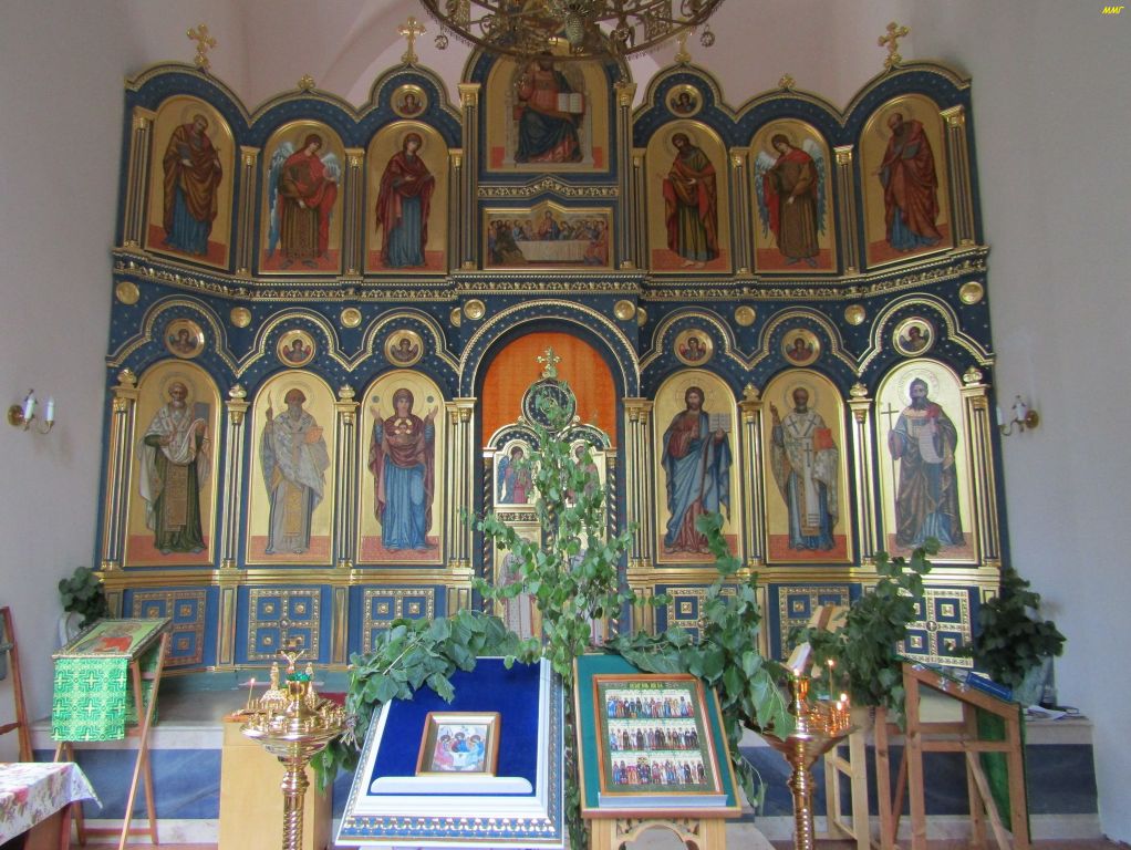 Собор Троицы Живоначальной, Усть-Луга (Кингисеппский район, Ленинградская область). интерьер и убранство, Иконостас придела свт. Николая Чудотворца.